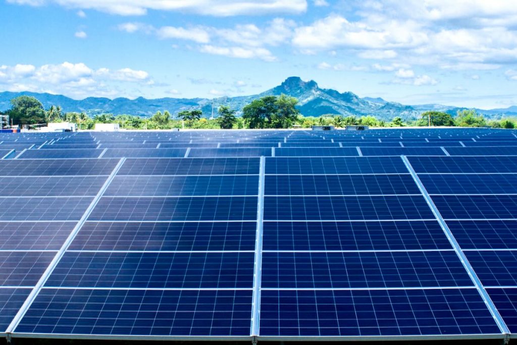 Las plantas solares son buenas, pero golpean a los campesinos