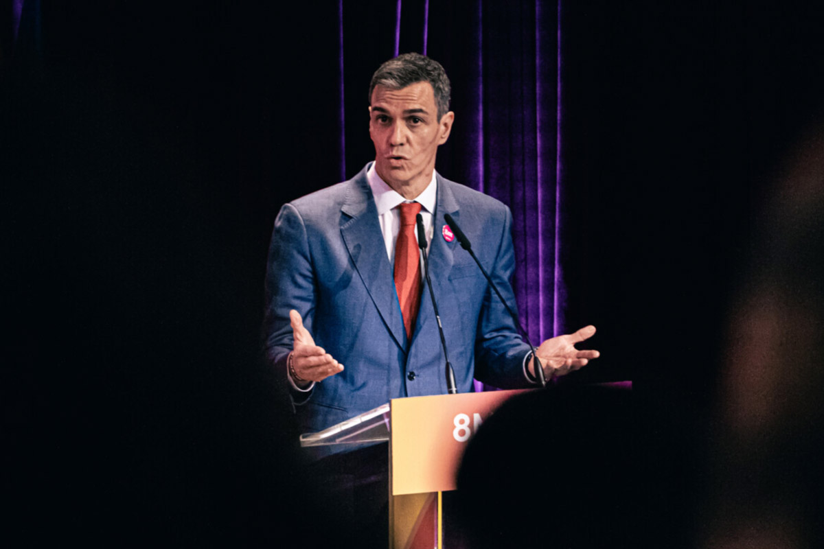 «No seremos cómplices». 
Sánchez desafía a Trump