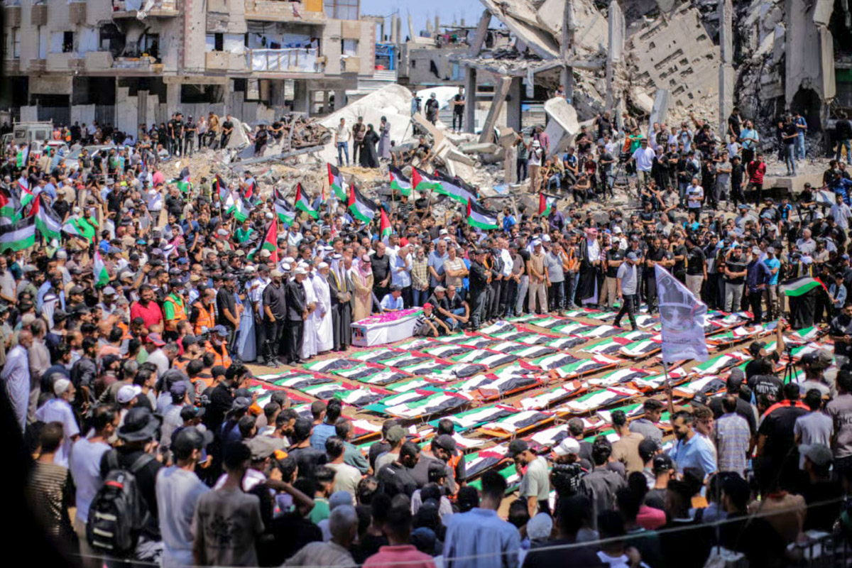 “Una oración después de 986 días, Gaza entierra una masacre”